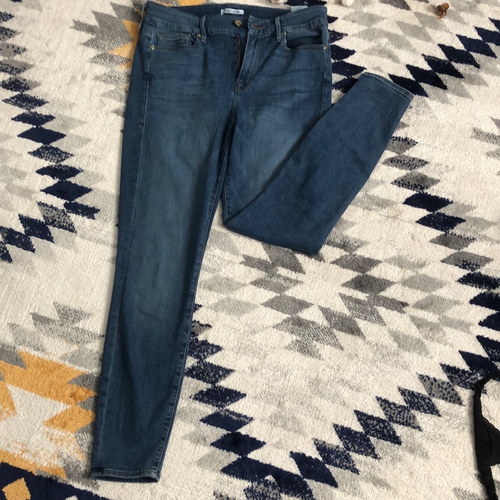 Good American, good legs jeans in soft blue